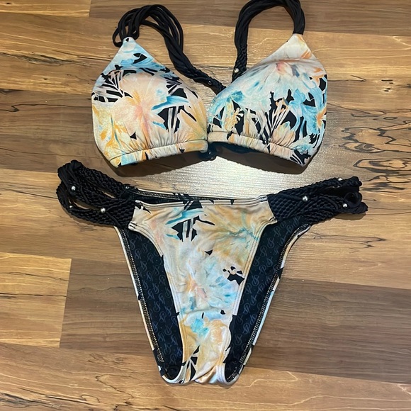 Very cute different coloured Victoria’s Secret, bathing suit, two piece - Picture 1 of 4